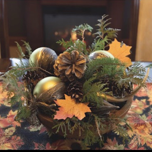 Sale: NIB Set of 4 Moss Green Metallic Ornament - Picture 2 of 3